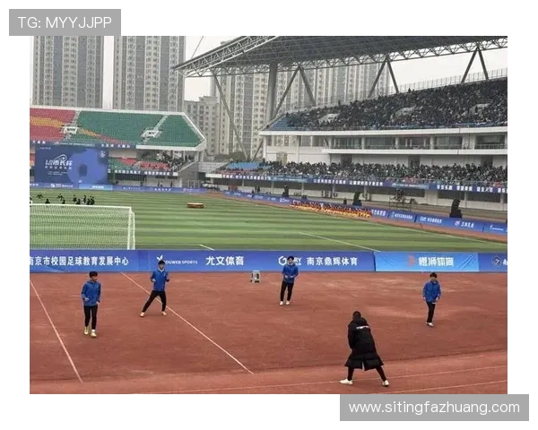 南京足球队杯赛逆袭之旅展现拼搏精神与团队力量的传奇故事