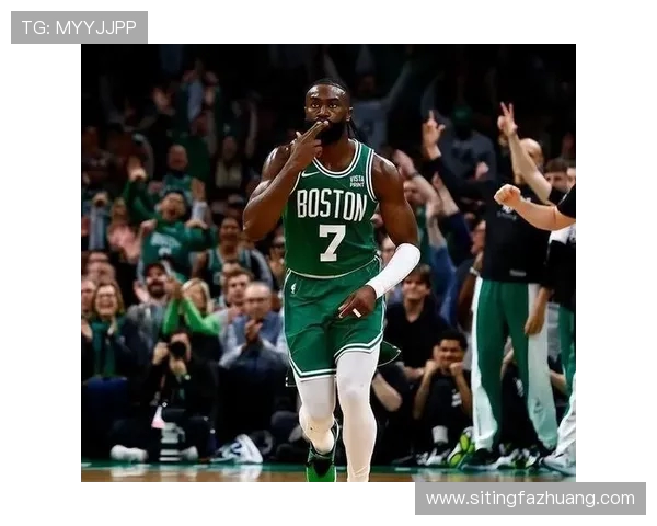 NBA赛季全解析：从巨星对决到新秀崛起，纵览未来发展与精彩瞬间